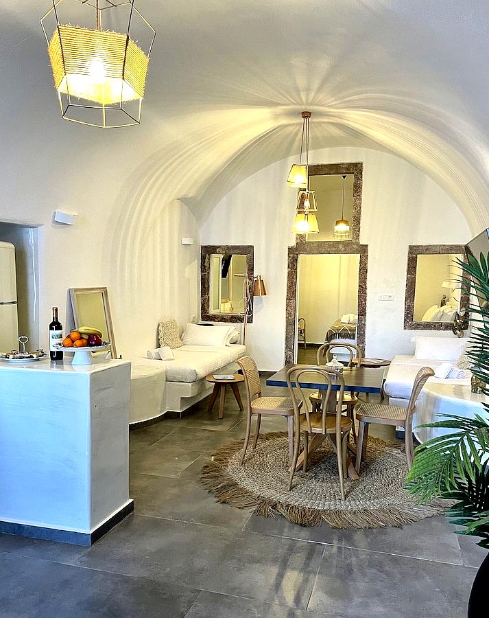 Doukas Caldera Suites